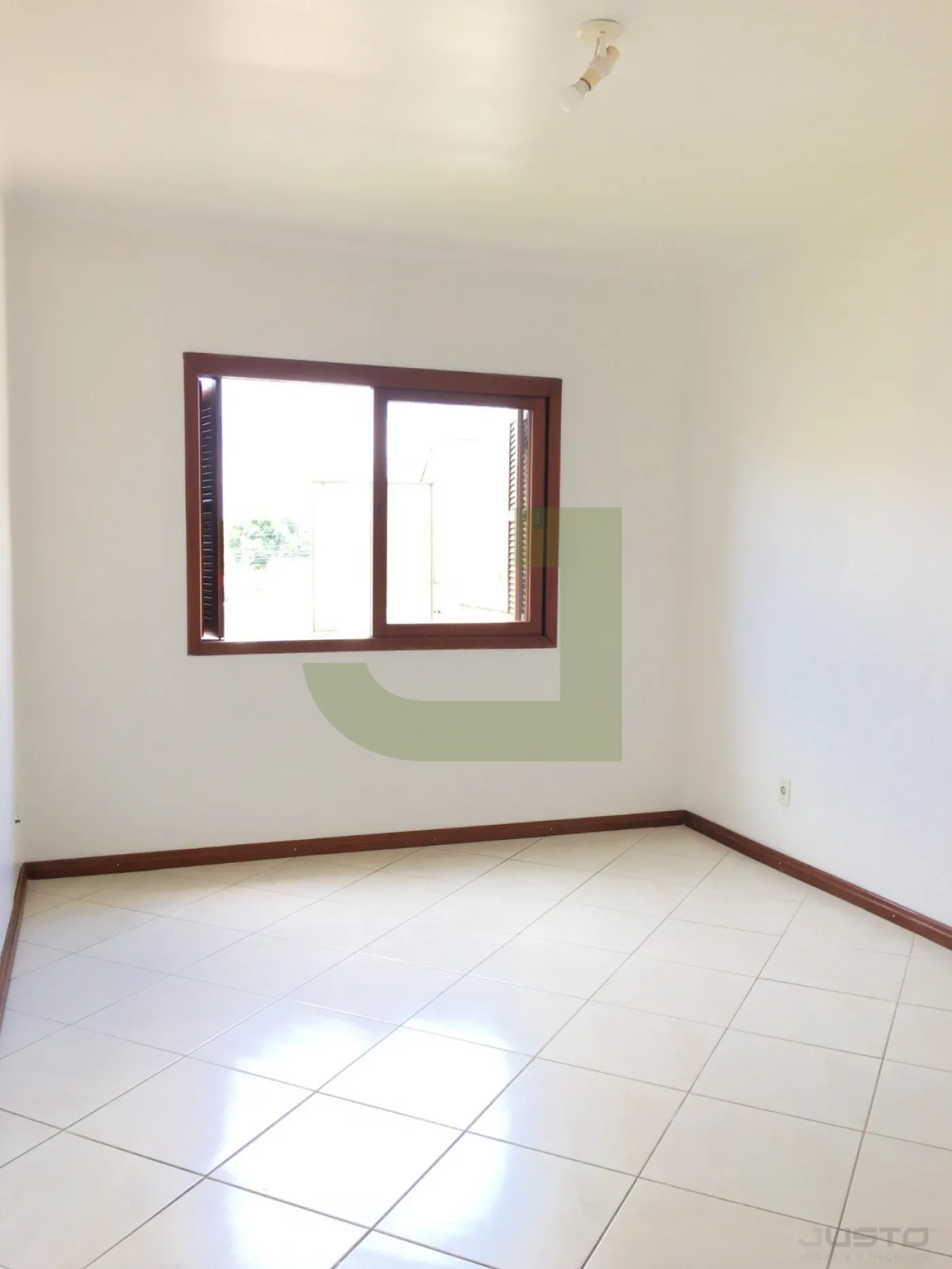 Quarto Alugar Casa / ComercialResidencial em São Leopoldo R$ 384,05 - Foto 9