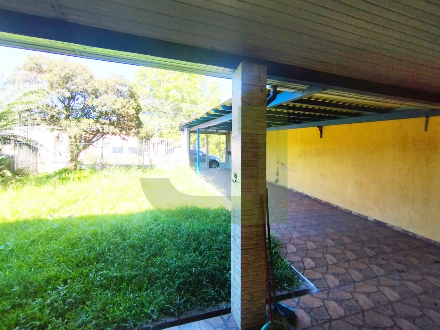 Pátio Frente Alugar Casa / Padrão em São Leopoldo R$ 2.000,00 - Foto 4