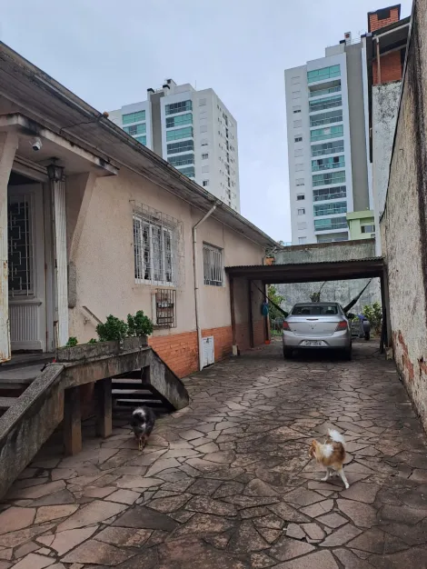 Casa comercial e residencial no Centro de São Leopoldo.