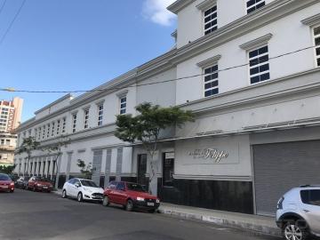 Sala comercial com espaço amplo e bem iluminado, localizado no centro de São Leopoldo.