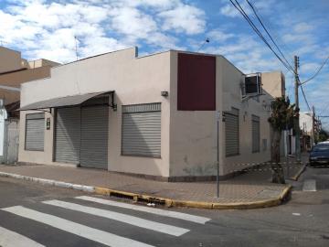 Prédio comercial de esquina à venda no Centro de São Leopoldo.