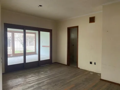 Casa ampla com 4 dormitórios disponível para venda no Centro de São Leopoldo.