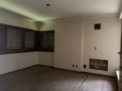 Casa ampla com 4 dormitórios disponível para venda no Centro de São Leopoldo.