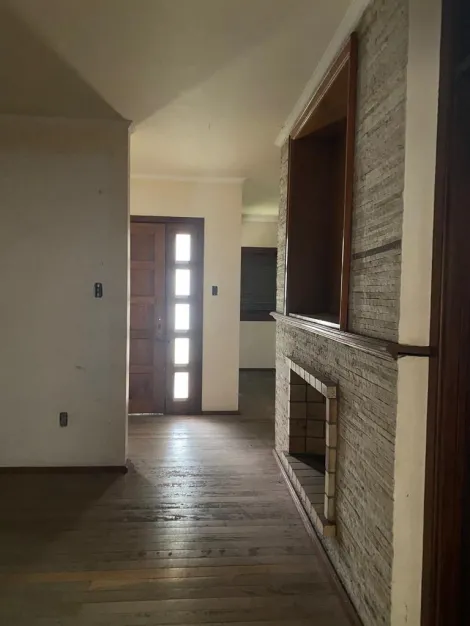 Casa ampla com 4 dormitórios disponível para venda no Centro de São Leopoldo.