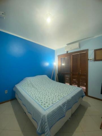 Apartamento à venda de 2 dormitórios com sacada no centro de São Leopoldo.