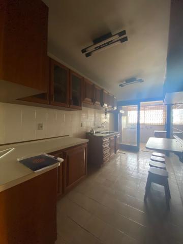 Apartamento amplo no bairro Scharlau