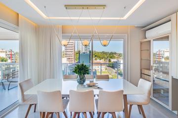Apartamento de altissímo padrão à venda no bairro Morro do Espelho com 3 dormitórios e 3 vagas de garagem.