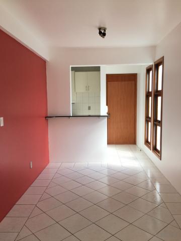 Excelente apartamento no Centro de São Leopoldo com 2 dormitórios, sacada e churrasqueira.