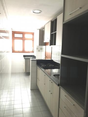 Apartamento à venda com excelente localização no centro de São Leopoldo com 3 dormitórios e 1 vaga de garagem.