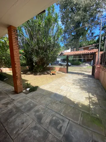 casa Residencial com 4 dormitórios, 3 banheiros e sacada com terraço, a venda no Bairro Rio Branco em São Leopoldo.