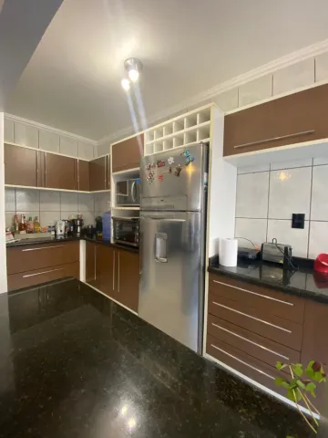 Apartamento semi mobiliado com 2 dormitórios e terraço à venda no Centro de São Leopoldo/RS