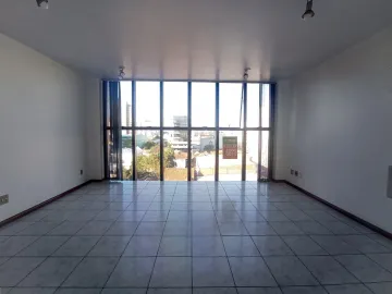 Sala comercial com 2 vagas de garagens em condomínio com elevador