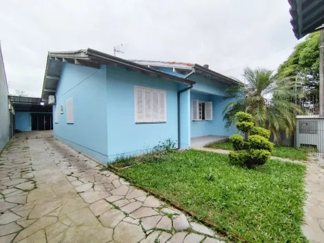 Linda casa residencial, localizada no bairro Independência em São Leopoldo, com 3 dormitórios, pátio e piscina!