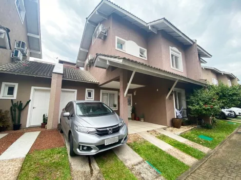 Casa em condomínio fechado com ótima infraestrutura condominial no bairro Pinheiro em São Leopoldo