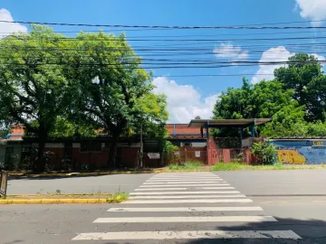 Terreno de esquina à venda, no Bairro Cristo Rei.