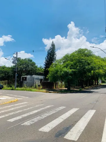 Terreno de esquina à venda, no Bairro Cristo Rei.