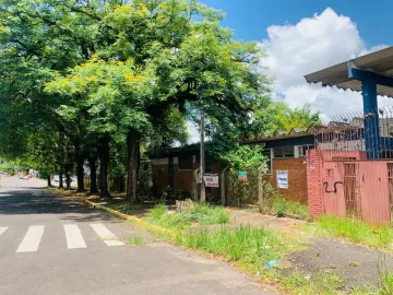 Terreno de esquina à venda, no Bairro Cristo Rei.