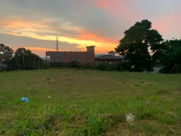 Lindo terreno de esquina, amplo e situado em Novo Hamburgo.