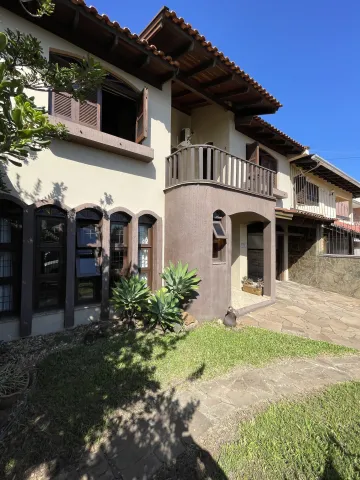 Casa com três dormitórios e Piscina