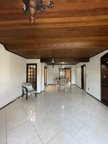 Casa com três dormitórios e Piscina