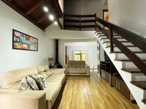 Casa com 3 dormitórios e piscina à venda no Bairro Santo André em São Leopoldo