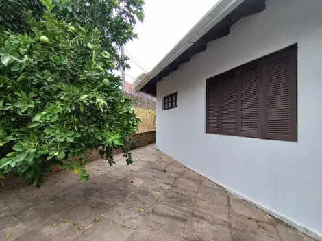 Casa de esquina com 3 dormitórios e piscina localizada no Bairro Jardim das Acácias em São Leopoldo