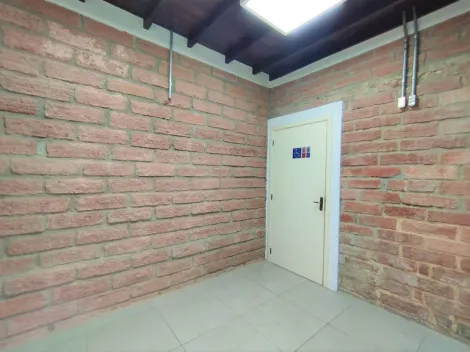 Excelente casa comercial disponível para locação ou venda no Centro de São Leopoldo.