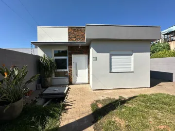 Casa de alvenaria, 3 dormitórios com espaço gourmet em Novo Hamburgo, Bairro São Jorge