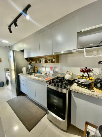 Apartamento com 2 dormitórios e sacada fechada à venda no bairro Cristo Rei