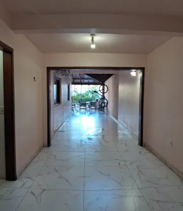 Linda casa de 4 dormitórios, sendo 1 suíte, no Jardim América