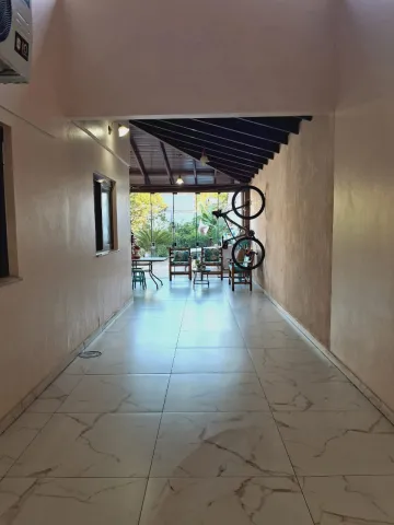 Linda casa de 4 dormitórios, sendo 1 suíte, no Jardim América