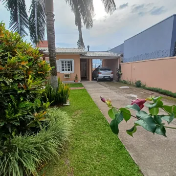 Alugar Casa / Residencial em São Leopoldo. apenas R$ 450.000,00