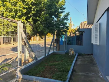 Casa de esquina a venda no Bairro Santos Dumont