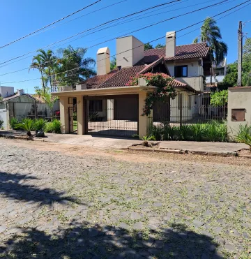 Casa de 4 dormitórios sendo 1 suíte no bairro Pinheiros à venda