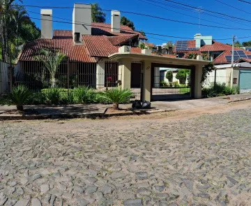 Casa de 4 dormitórios sendo 1 suíte no bairro Pinheiros à venda