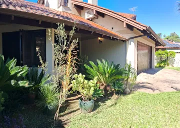 Casa de 4 dormitórios sendo 1 suíte no bairro Pinheiros à venda