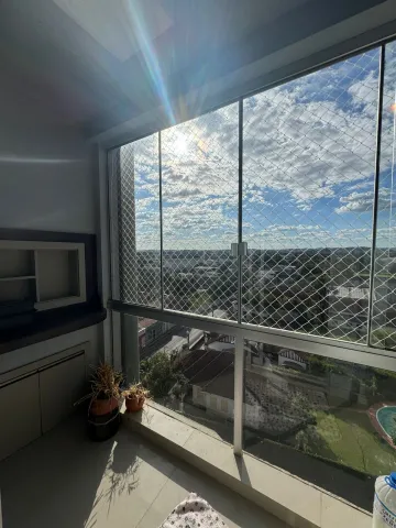 Apartamento 3 dormitórios, 1 banheiro, sacada com churrasqueira, andar alto, com vista e vaga de garagem