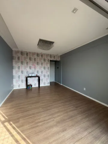 Apartamento 3 dormitórios, 1 banheiro, sacada com churrasqueira, andar alto, com vista e vaga de garagem