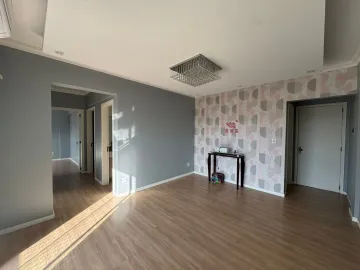 Apartamento 3 dormitórios, 1 banheiro, sacada com churrasqueira, andar alto, com vista e vaga de garagem