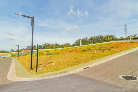 Terreno à venda em condomínio fechado com 480m² de área total!
