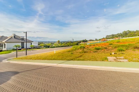 Terreno à venda em condomínio fechado com 480m² de área total!