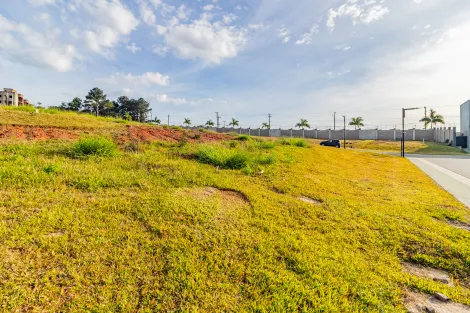 Terreno à venda em condomínio fechado com 480m² de área total!