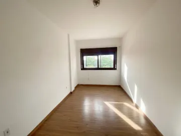 Apartamento de 1 dormitório com sacada á venda