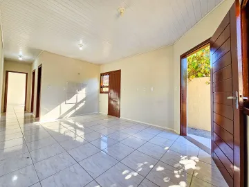 Casa à venda com 2 dormitórios, com pátio, terreno plano, no Bairro Santa Tereza