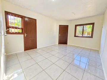 Casa à venda com 2 dormitórios, com pátio, terreno plano, no Bairro Santa Tereza
