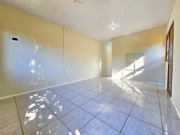 Casa à venda com 2 dormitórios, com pátio, terreno plano, no Bairro Santa Tereza