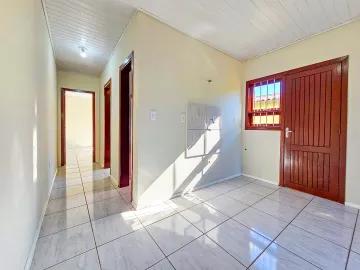 Casa à venda com 2 dormitórios, com pátio, terreno plano, no Bairro Santa Tereza