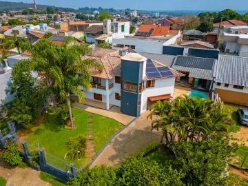 imagem 2 - Ampla casa com 3 dormitórios, sendo 1 suíte com banheira de hidromassagem, piscina e espaço gourmet em Terreno de 720m imagem 2 - Ampla casa com 3 dormitórios, sendo 1 suíte com banheira de hidromassagem, piscina e espaço gourmet em Terreno de 720m