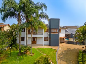 imagem 3 - Ampla casa com 3 dormitórios, sendo 1 suíte com banheira de hidromassagem, piscina e espaço gourmet em Terreno de 720m imagem 3 - Ampla casa com 3 dormitórios, sendo 1 suíte com banheira de hidromassagem, piscina e espaço gourmet em Terreno de 720m