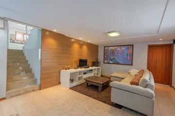 imagem 5 - Ampla casa com 3 dormitórios, sendo 1 suíte com banheira de hidromassagem, piscina e espaço gourmet em Terreno de 720m imagem 5 - Ampla casa com 3 dormitórios, sendo 1 suíte com banheira de hidromassagem, piscina e espaço gourmet em Terreno de 720m
